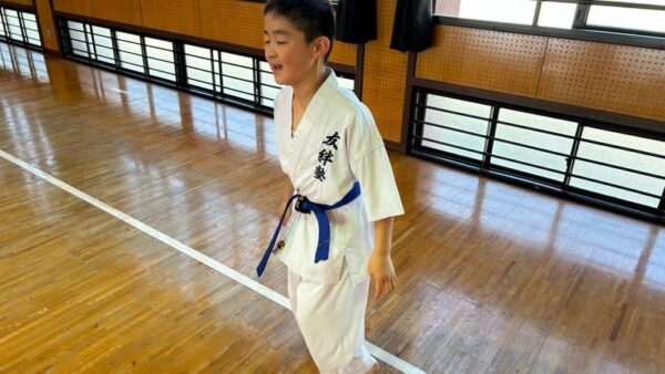 下が焼けた鉄板だと思え〜
