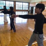 技は力の中にあり