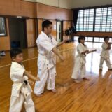 選手稽古で型を稽古