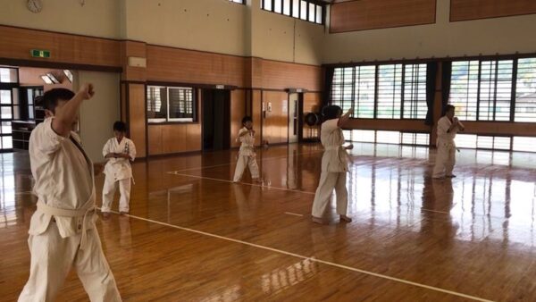 大人と子供の関わり合い