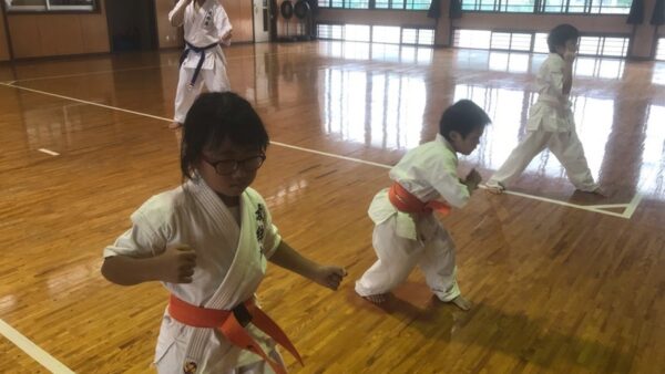 「移動稽古の騎馬立ち追い突き」の動画を配信しました
