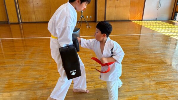 歩くように技を出す