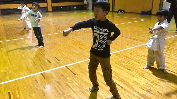 型稽古は少年部に人気