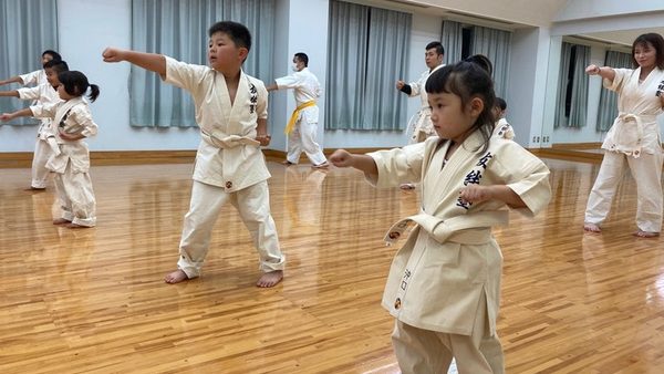 色んな色の帯の方方々